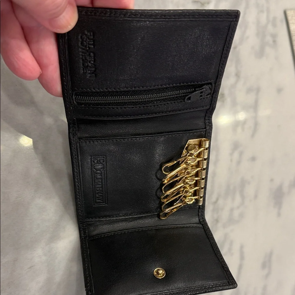 Courtenay Black Leather Keychain & Wallet